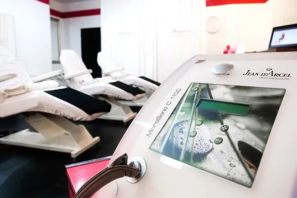 Dermabrasionsgerät (Diamat) in den Unterrichtsräumen der Kosmetikschule Beautyworld S. Siakka in Dortmund