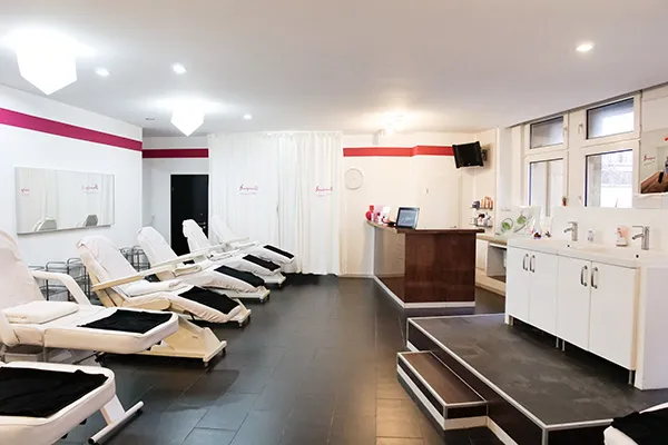Praxisraum der Kosmetikschule Beautyworld S. Siakka in Dortmund